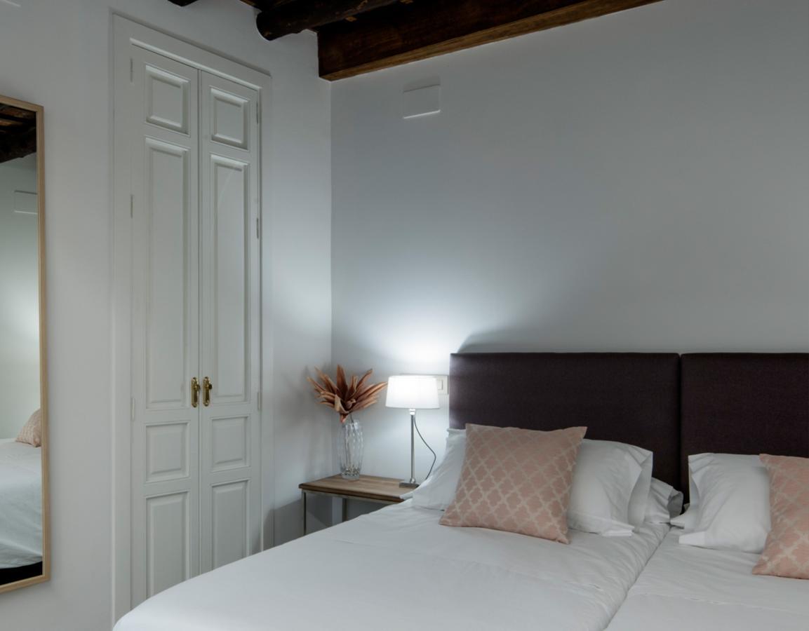 Santa Maria Apartments Sevilla Eksteriør billede